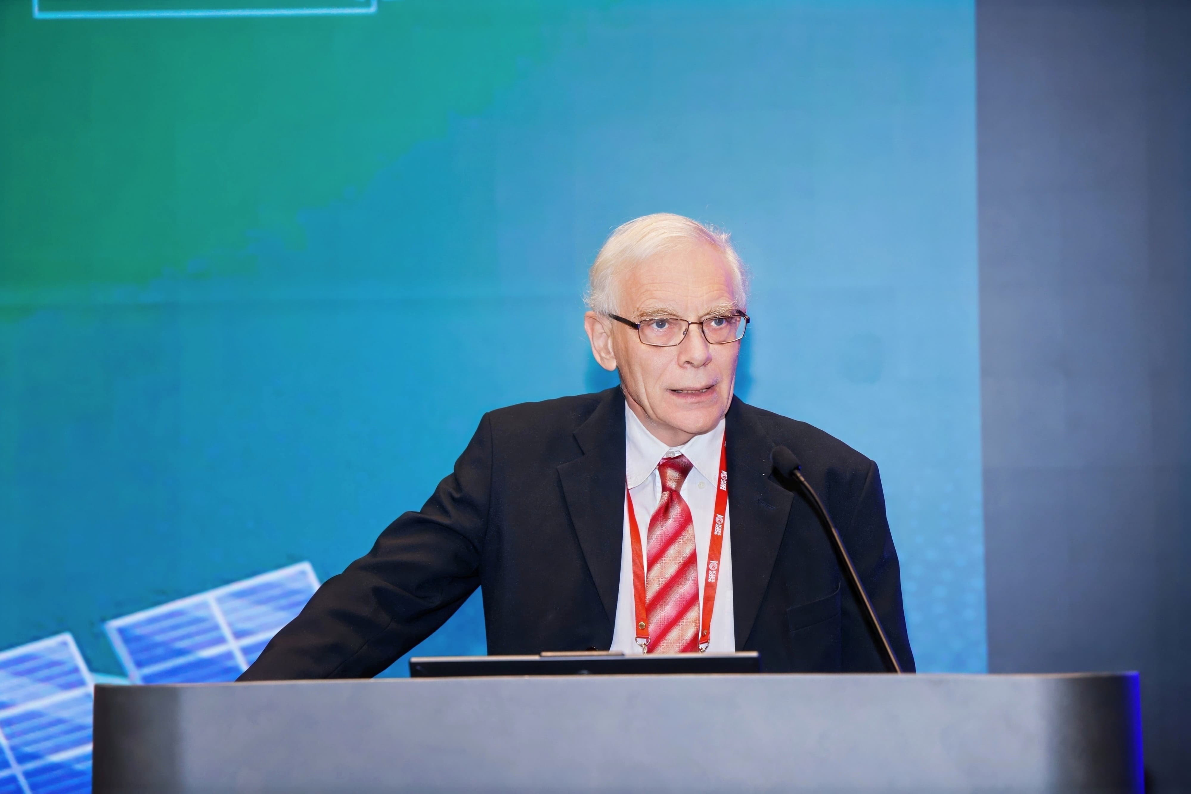 Prof. R J Haynes, University of Queensland